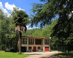 Koko talo/asunto La Casa Dei Cedri (Verona, Italia)