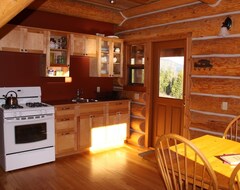 Casa/apartamento entero Log Chalet With Private Lake In Wilderness Setting (Lumby, Canadá)