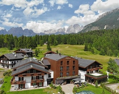 Khách sạn Faloria Mountain Spa Resort (Cortina d'Ampezzo, Ý)