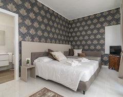 Room 4 - Grifoni Boutique Hotel - Bed&breakfast For 2 People In Venecia (Venice, Italy)