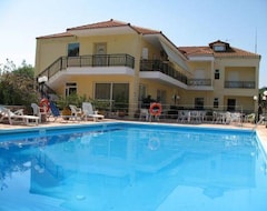 Athina Hotel (Krestena, Yunanistan)