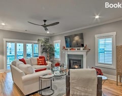 Toàn bộ căn nhà/căn hộ Bright Coastal Abode With Porch And Beach Access (Carolina Beach, Hoa Kỳ)
