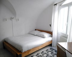 Entire House / Apartment Studio - Fontaine (Aix-en-Provence, France)