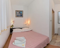 Khách sạn Room In Bol With Terrace, Air Condition, Wifi (3758-4) (Bol, Croatia)