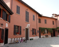 Otel The Stable House (Casatenovo, İtalya)
