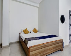 Khách sạn Spot On 81494 Hotel Slv Boarding & Lodging (Hosur, Ấn Độ)