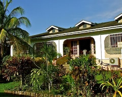 Khách sạn Turtle View Residence (Black Rock, Trinidad và Tobago)