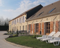 Khách sạn Au Domélia Provinois (Cerneux, Pháp)