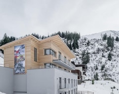 Hotelli Mondschein Chalet (St. Anton am Arlberg, Itävalta)