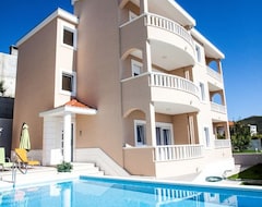 Casa/apartamento entero Apartamento Apartmani Muse con piscina, con vistas al mar en Dugi Rat (Dugi Rat, Croacia)