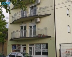 Entire House / Apartment Stannadan (2+1+1) (Ub, Serbia)