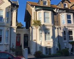 Hele huset/lejligheden Elegant Coastal Townhouse Located In The Heart Of The Victoria-town Area Of Deal Sleeping 10 (Deal, Storbritannien)