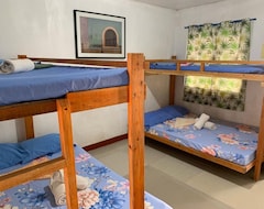 Hotel RedDoorz Hostel Monaliza Surf Resort (San Juan, Filipini)