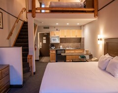 Hotel Rundlestone Lodge (Banff, Canada)