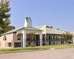 Khách sạn Brentwood Inn & Suites (Suffolk, Hoa Kỳ)