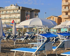 Hotelli Hotel Augustus- Davanti A Noi C'E Solo Il Mare (Misano Adriatico, Italia)