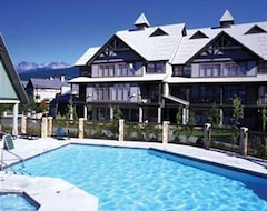 Khách sạn Village North By Blackcomb Peaks Accommodation (Whistler, Canada)