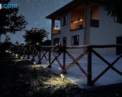 Koko talo/asunto Il Rifugio Delle Stelle (Castelgrande, Italia)