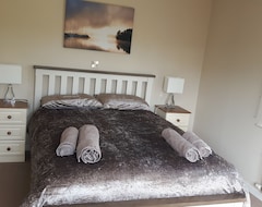 Tüm Ev/Apart Daire 50 Riverun - Three Bedroom House, Sleeps 8 (Navan, İrlanda)