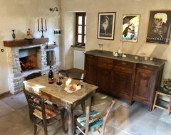 Cijela kuća/apartman Ibisco Di Gautier, A Charming Little House With A Private Garden In A Medieval Village (Castino, Italija)