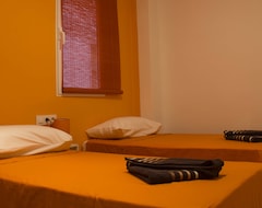 Otel Colors Rooms (Valensiya, İspanya)