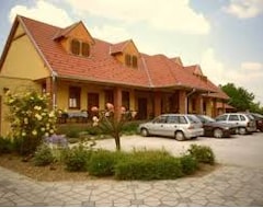 Khách sạn Nosztalgia Vendégház (Zalaegerszeg, Hungary)