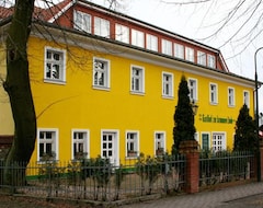 Khách sạn Landgasthof zur krummen Linde (Hohen Neuendorf, Đức)