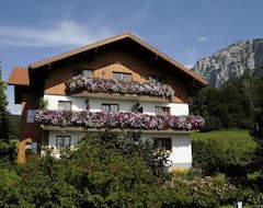 Hotelli Dorfstubn Stueckler (Steinbach am Attersee, Itävalta)