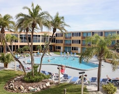 Otel Unique Gulf Front Unit, Pool, Tiki Bar, Housekeeping, Right On The Beach (St. Pete Beach, ABD)