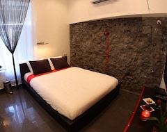 Hotel Komorowski Luxury Guest Rooms (Kraków, Poland)