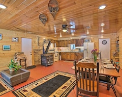 Entire House / Apartment Outdoor Enthusiasts Lodge On 400 Private Acres! (Mancelona, USA)