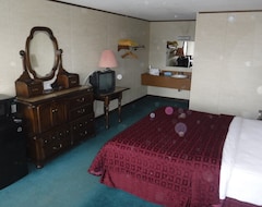 Otel Colonial Mountain Inn (Branson West, ABD)