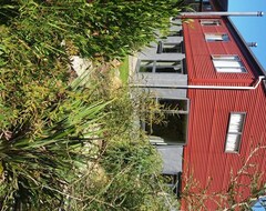 Hotel The Red Shed (Picton, New Zealand)