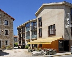 Khách sạn Des Voyageurs (Le Malzieu-Ville, Pháp)