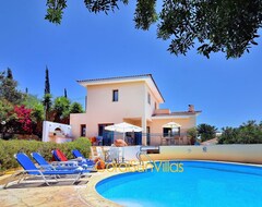 Koko talo/asunto Cozy 2 Bedm Villa,Prime Location Coral Bay,Large Pool,Jacuzzi/sauna,Table Tennis (Peyia, Kypros)