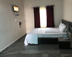 Khách sạn OYO 9544 Hotel Crown Residency (Mysore, Ấn Độ)