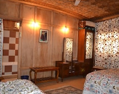 Hotel Bostan Gulistan Houseboat (Srinagar, India)