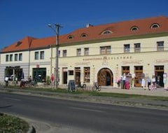 Nhà trọ Rabensteiner Apartman Pension (Fertőd, Hungary)