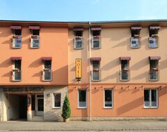 Otel Napraforgó Wellness Ház és Panzió (Pécs, Macaristan)