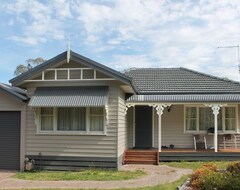 Koko talo/asunto Suburban Charm (Springwood, Australia)