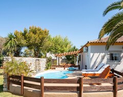 Hele huset/lejligheden Air-conditioned Holiday Home With Patio, Pool, Wi-fi And Lawn; Pets Allowed (Barbate, Spanien)