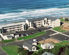 The Waves Hotel (Newport, USA)