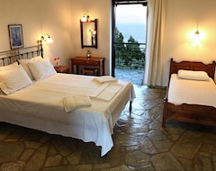 Hotel Mando Beachfront (Stafilos, Greece)