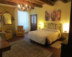 Bed & Breakfast Antica Casa Naldi (Montecarlo, Ý)
