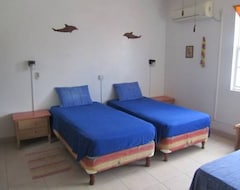 Khách sạn Dolphin Inn Guesthouse & Apartments (Oistins, Barbados)