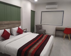 Hotel Indus Inn (Pune, India)