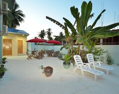 Хотел Athiri Inn (Атол Расду, Малдиви)