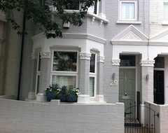 Khách sạn Comfortable double bedroom with ensuite bathroom, sitting room & roof terrace (London, Vương quốc Anh)