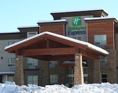 Khách sạn Holiday Inn Express Golden-Kicking Horse (Golden, Canada)