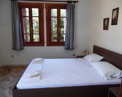 Hotel Villa Apostolis (Skopelos Town, Greece)